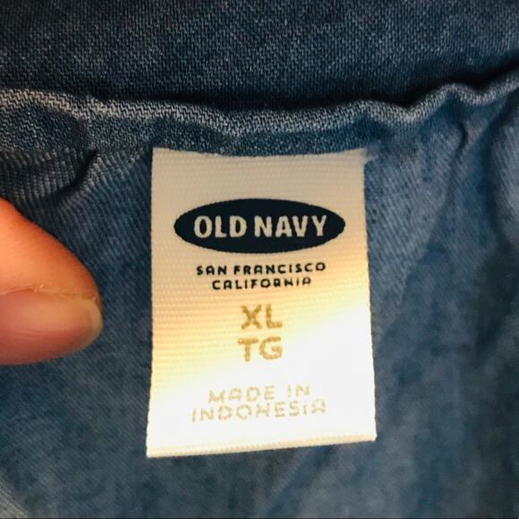 Old Navy Sleeveless Chambray Shift Dress - Picture 5 of 5